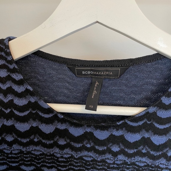 BCBG Blue patterned peplum knit tank - Picture 4 of 4